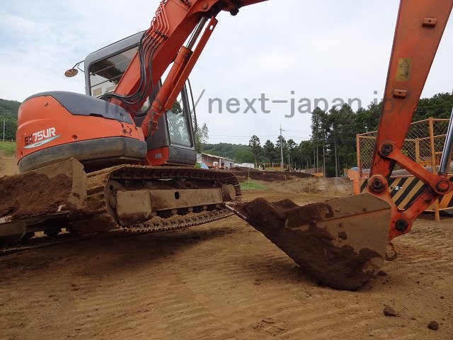 Japan used excavator EX75UR-5